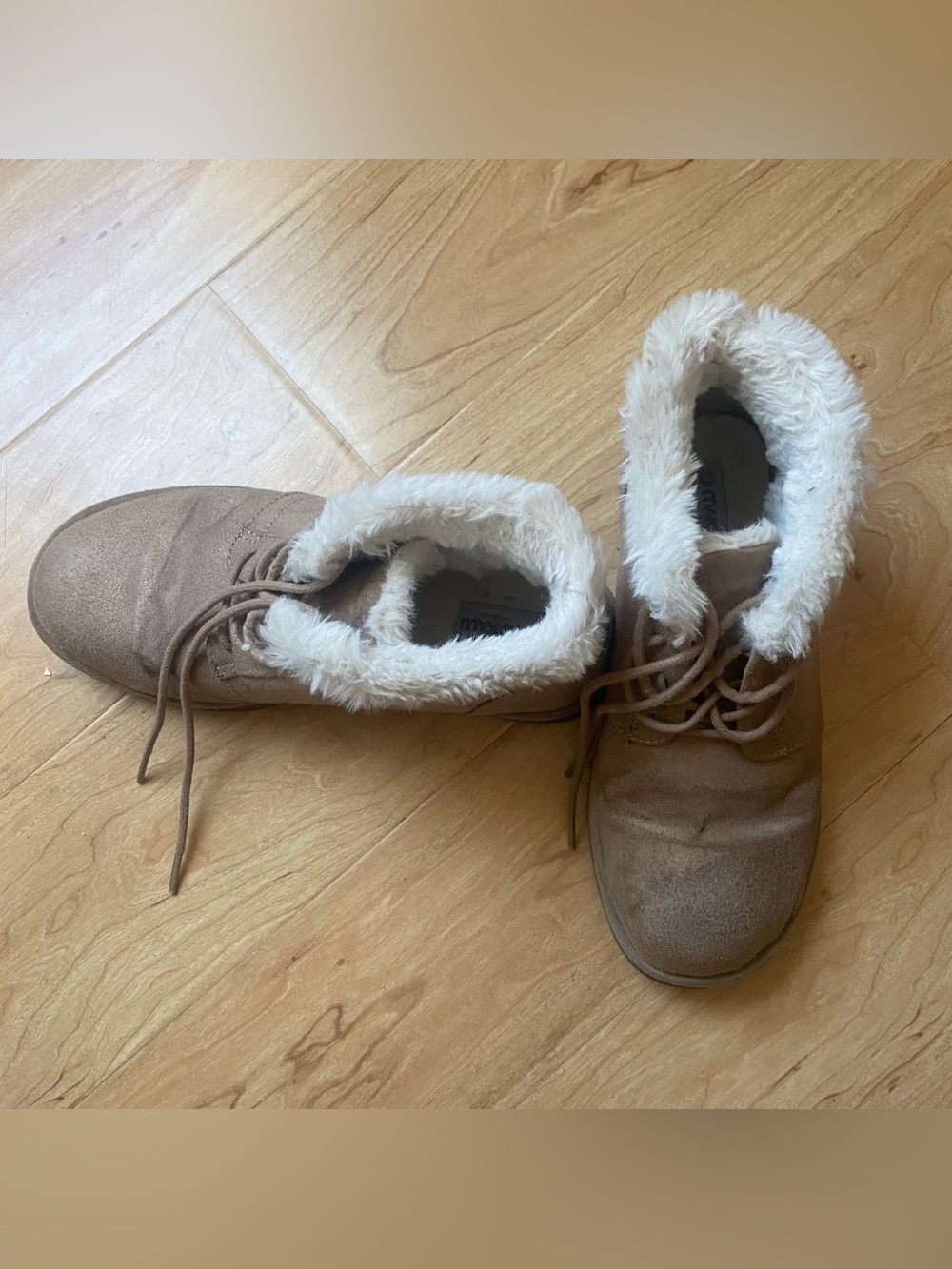 Faux-Suede Tan Lace-Up Ankle Boots with Cream Faux-Fur Collar